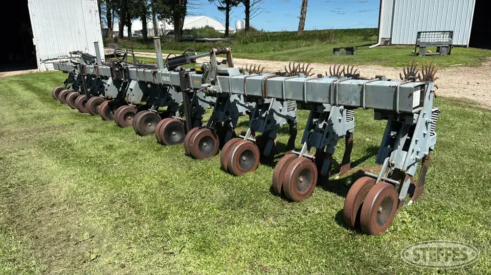 Hiniker 5000 Row Crop Cultivator