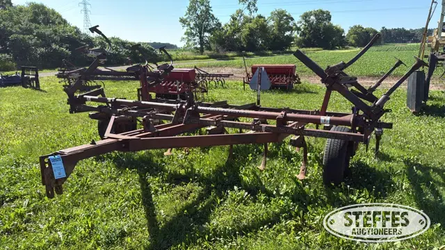 International field cultivator