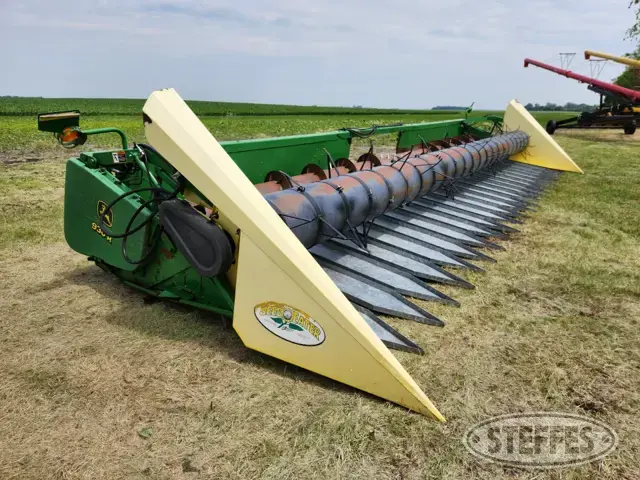 2002 John Deere 930R
