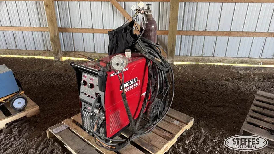 Lincoln Electric 225XT Welding