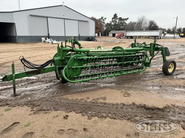 John Deere 700