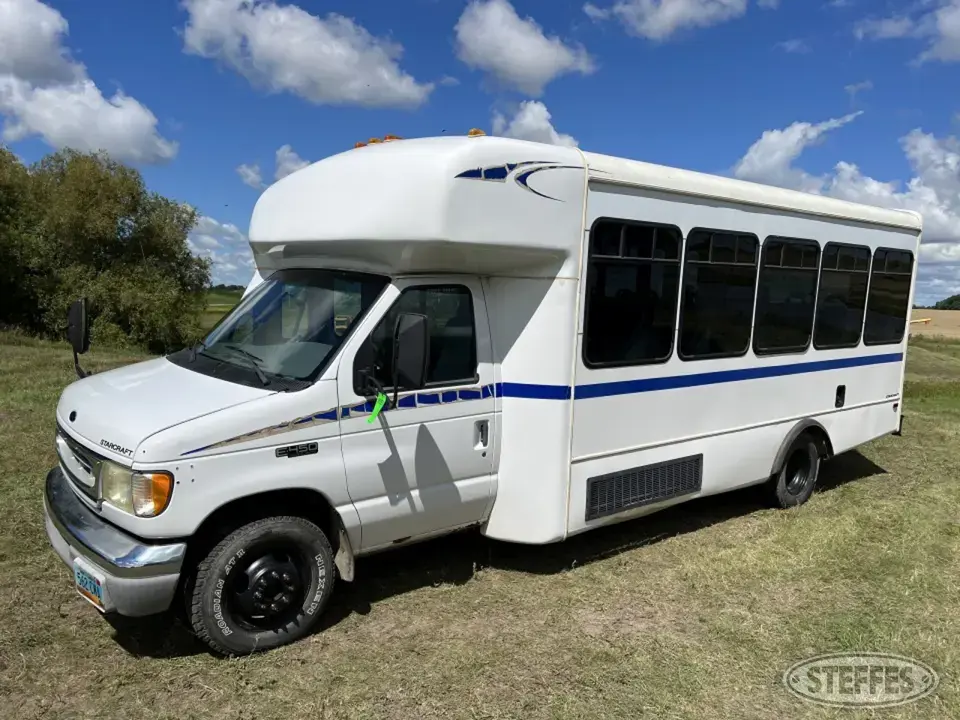 2002 Ford E450 Super Duty Bus