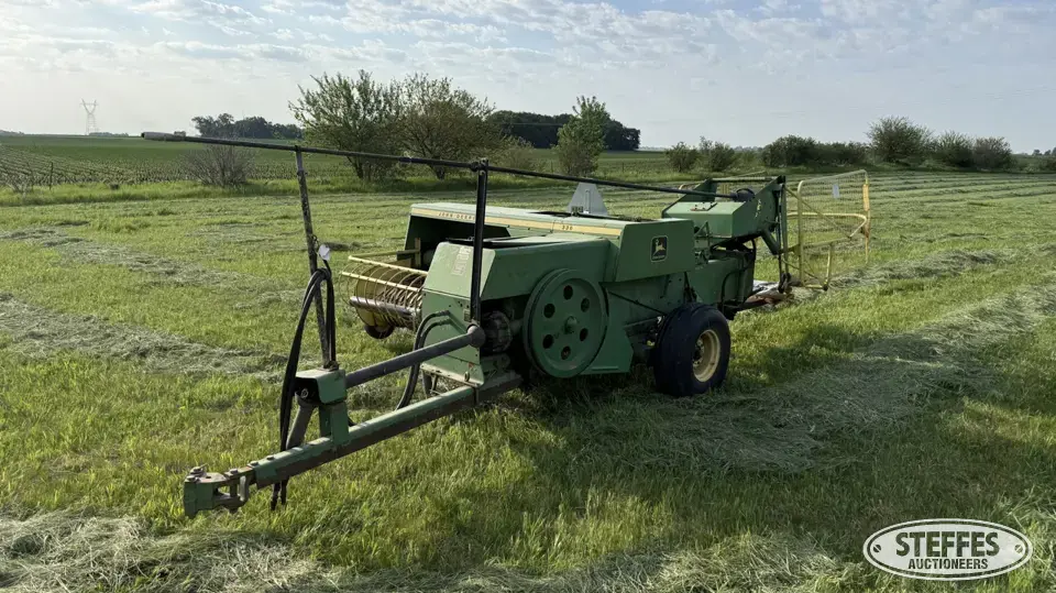 John Deere 336 Square Baler