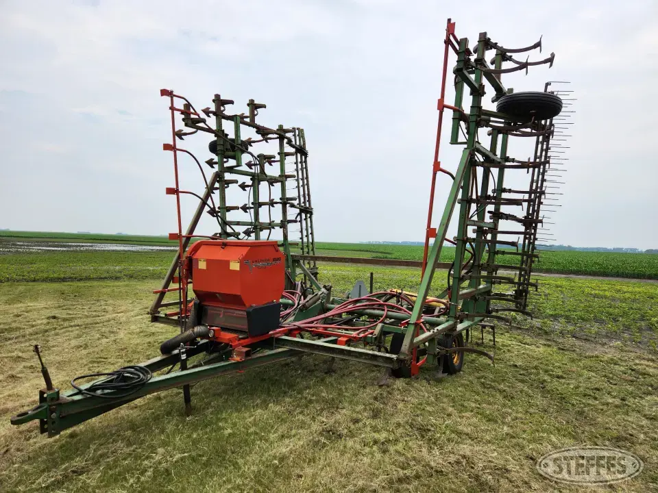 John Deere 1000 Field Cultivator