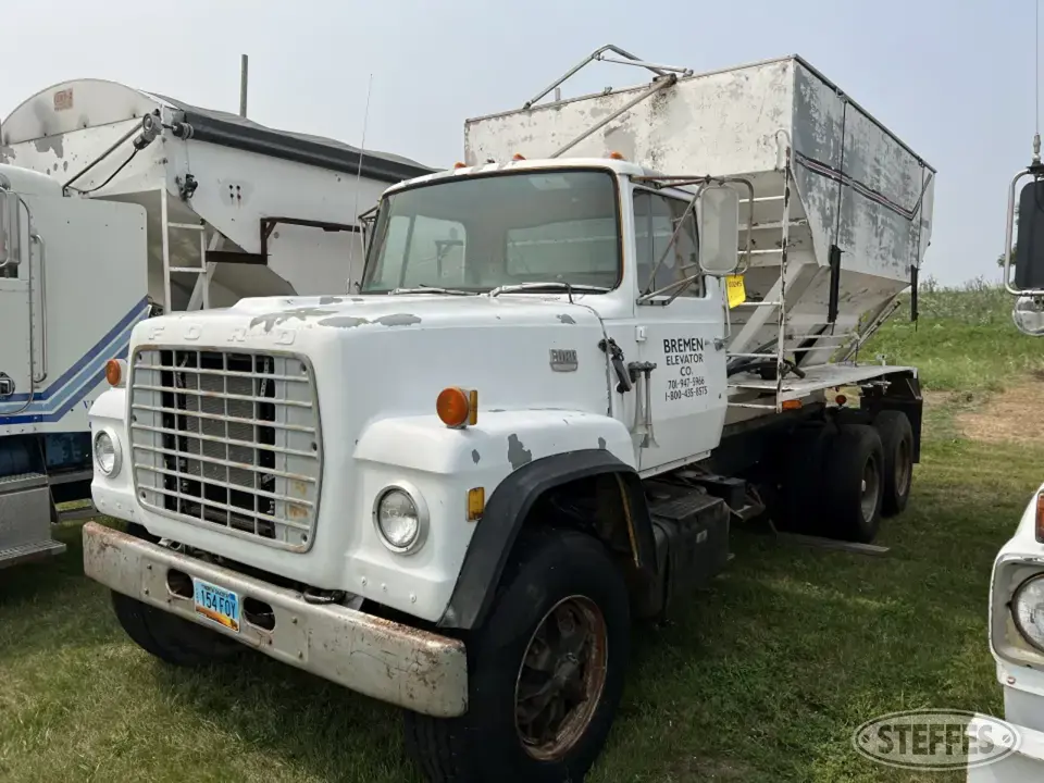 1970 Ford LT8000 Tender Truck