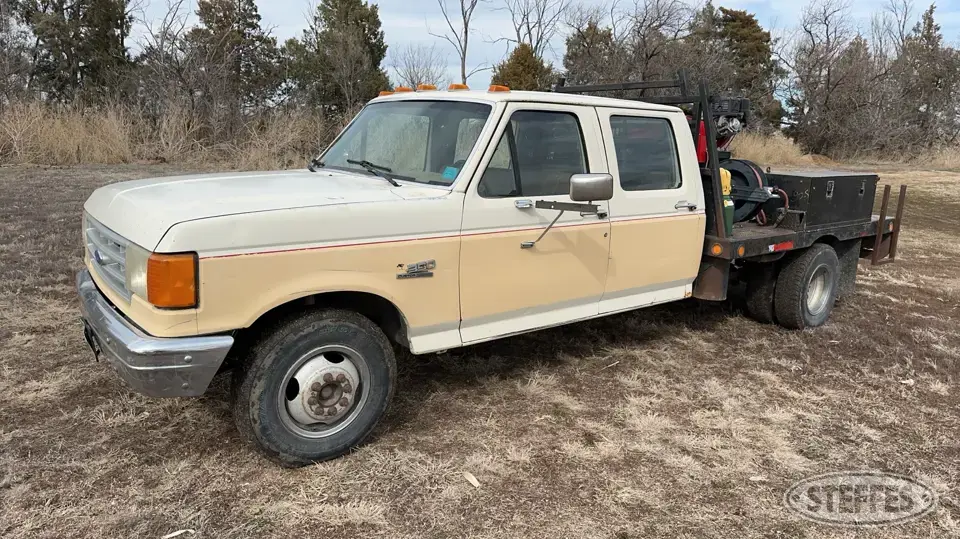 1990 Ford F-350 Flatbed Truck