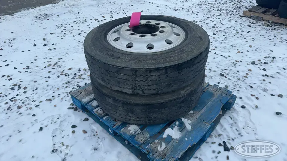 (2) General 285/75R24.5 tires Truck Tire