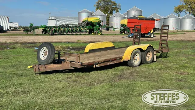 Tandem axle equipment trailer