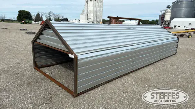 Portable livestock shelter