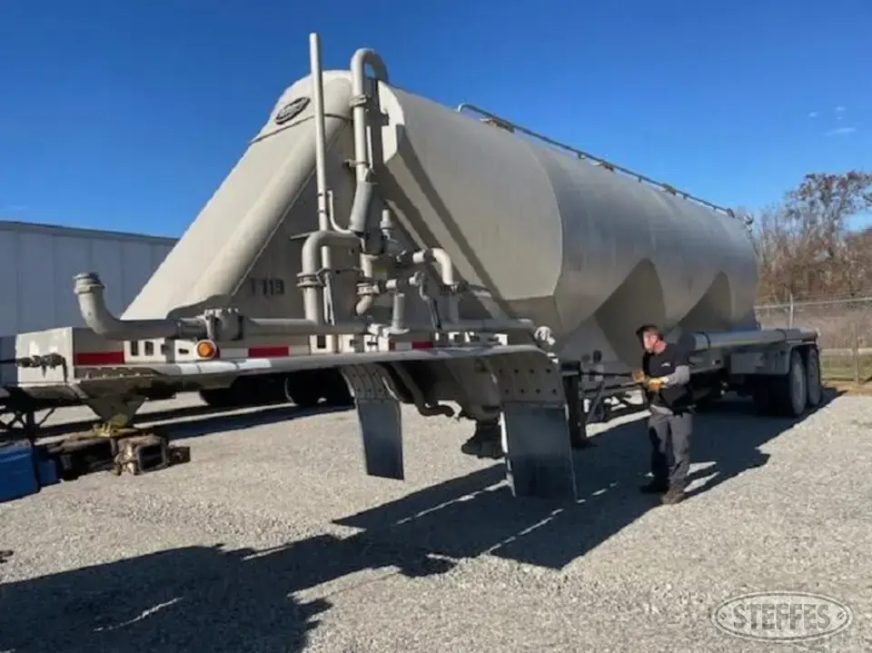 2012 MAC Pneumatic Trailer