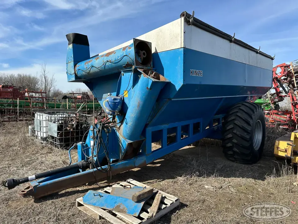 Kinze 840 Grain Cart