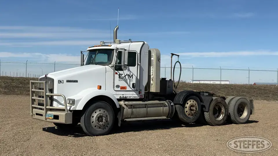 2015 Kenworth T800 Conventional Truck without Sleeper