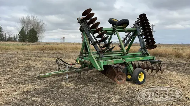 John Deere 331