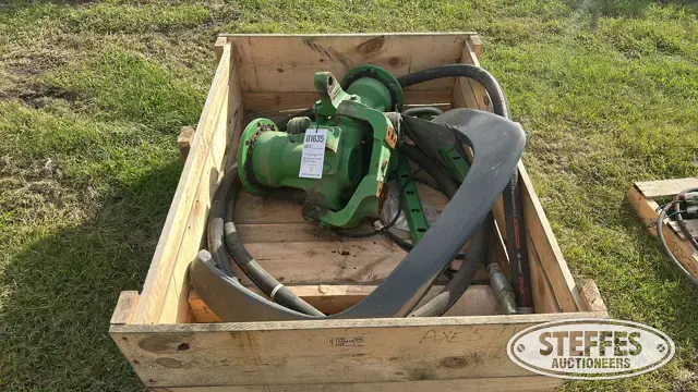 (2) John Deere combine rear spindles