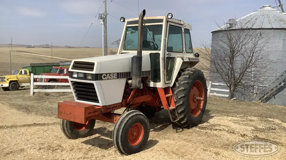 1982 Case 2290 2WD Tractor