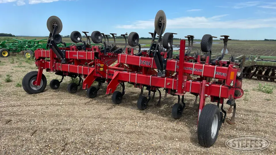 Case IH 1820 Row Crop Cultivator