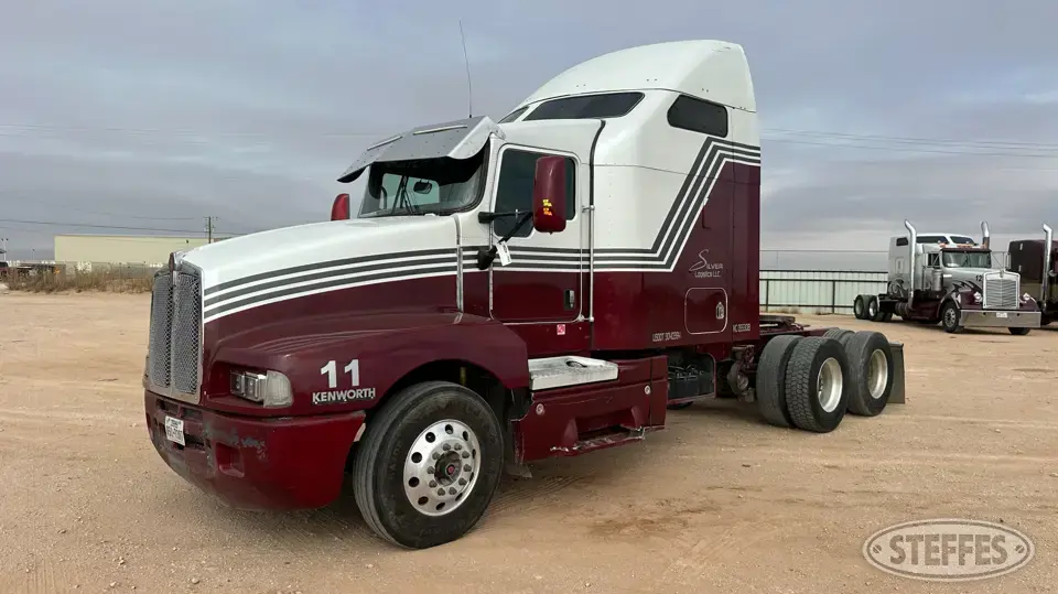 2007 Kenworth T600 Conventional Truck with Sleeper