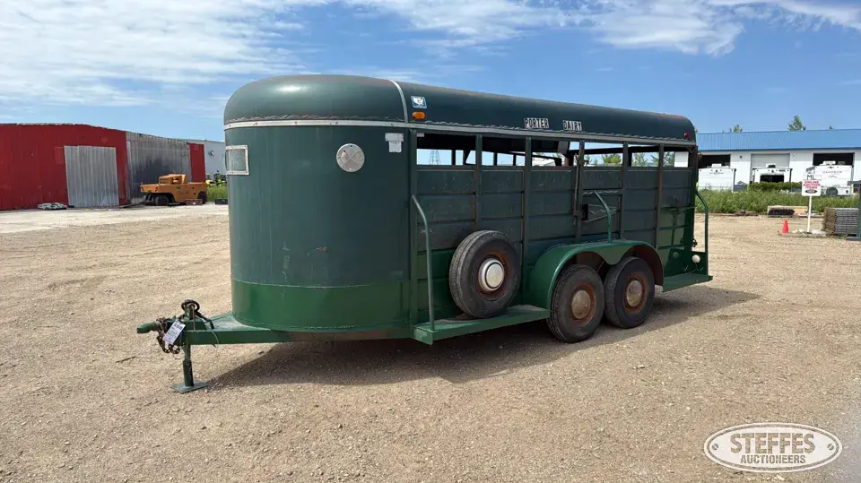 1980 W-W Bumper Livestock Trailer