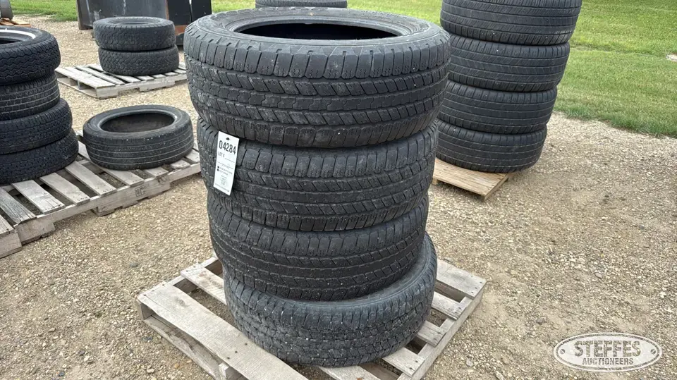 (4) Goodyear Wrangler SR-A 275/50R20 tires Passenger-Light Truck Tire