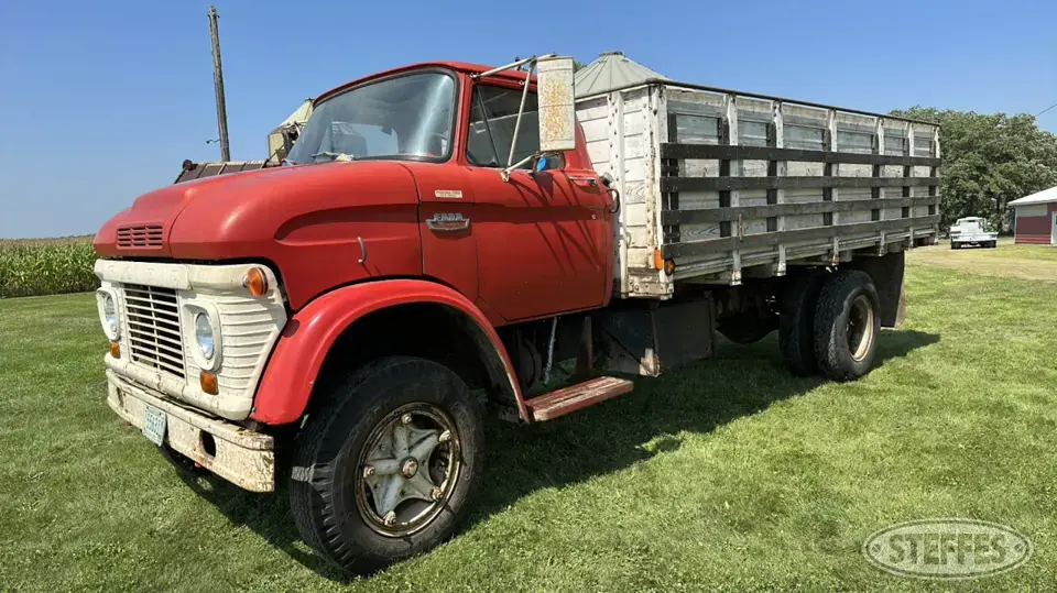 Ford 700 Single Axle Boxed Truck
