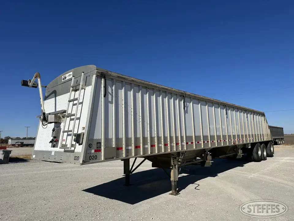 2023 Cornhusker 800 Hopper Bottom Trailer