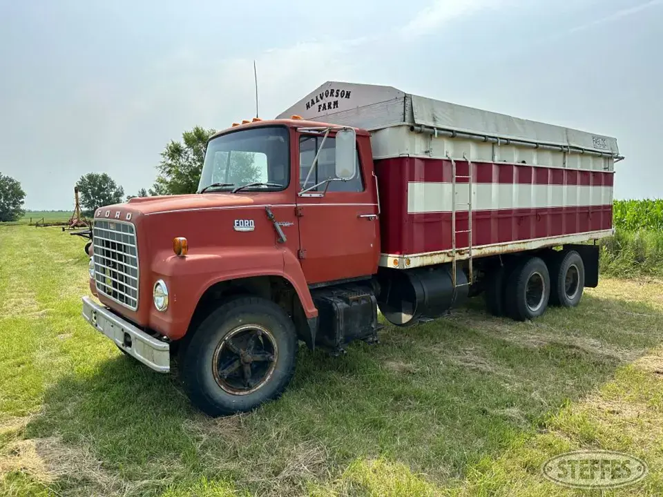 1971 Ford 700 Tandem Boxed Truck