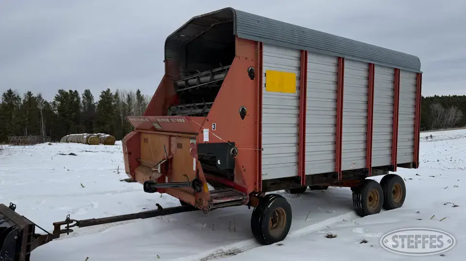 H&S Super 7+4 Forage Wagon