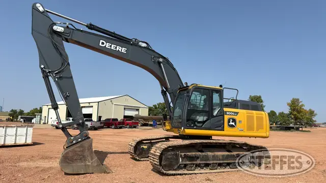 2023 Deere 300G LC