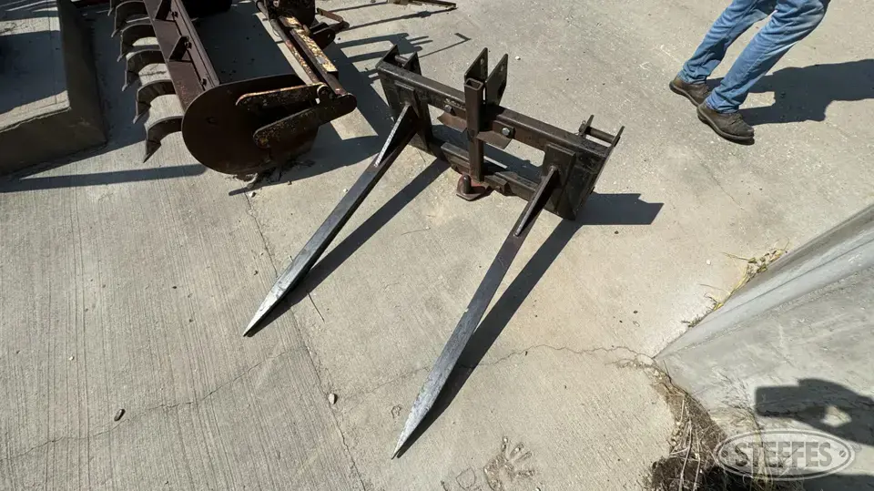 3 Pt. Bale Spear Bale Handling