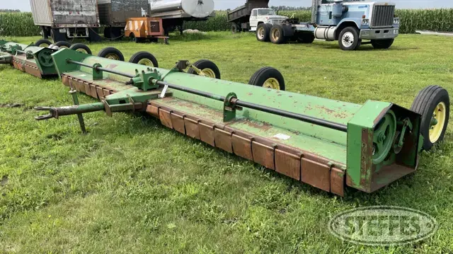 John Deere 220