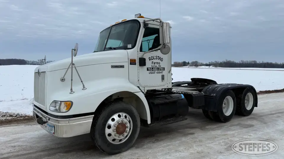 2000 International 9100i Conventional Truck without Sleeper