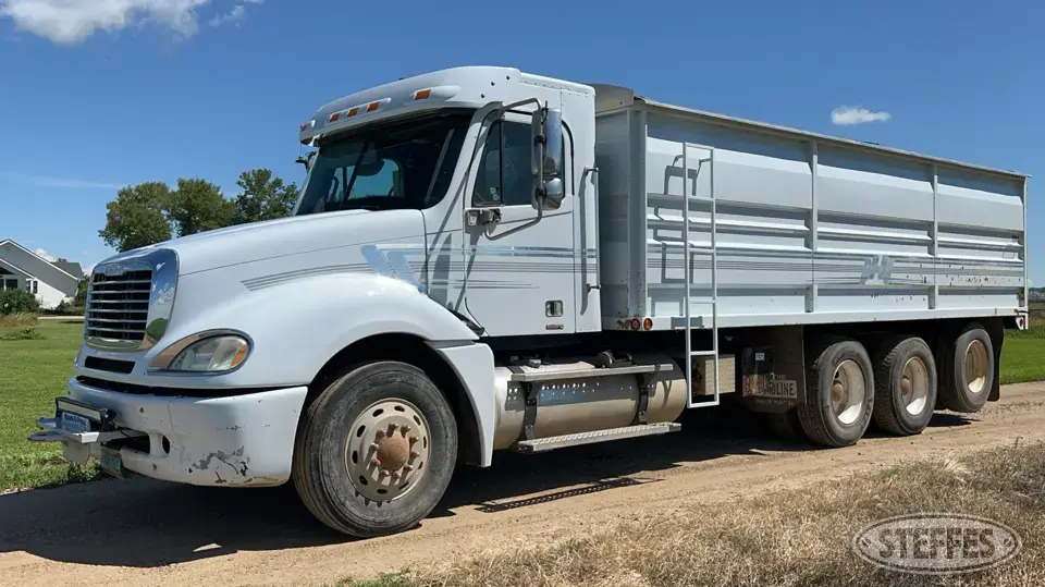2005 Freightliner Columbia Tri-Axle Boxed Truck