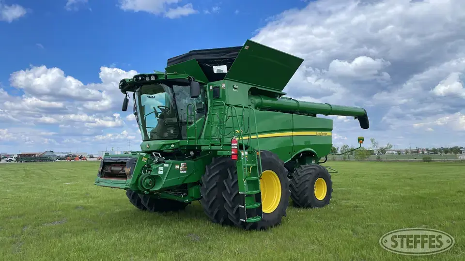 2023 John Deere S790 Combine