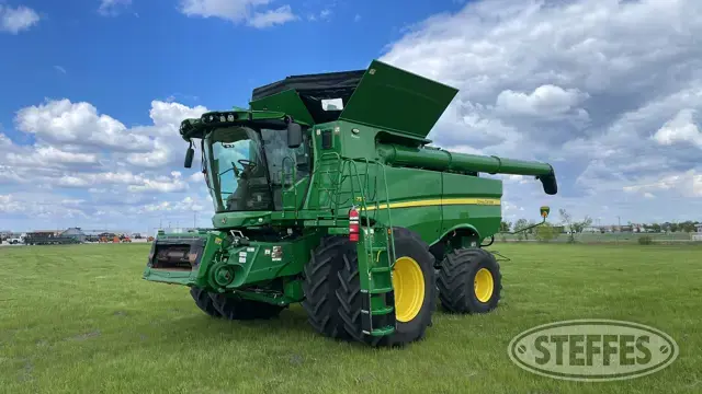 2023 John Deere S790