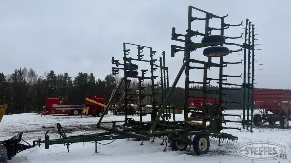 John Deere 1010 Field Cultivator