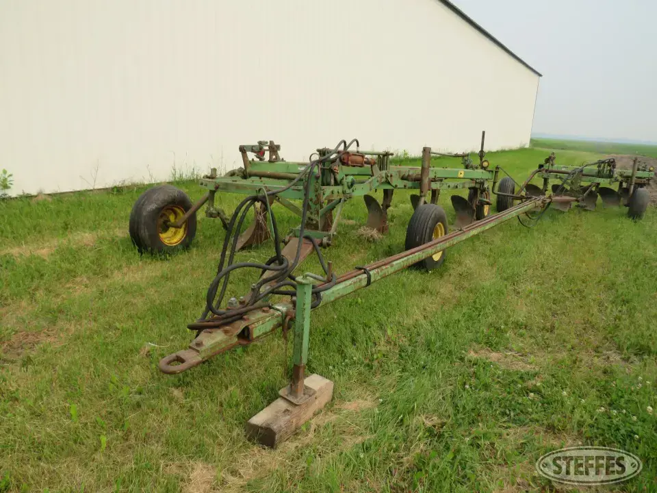 John Deere 3100 Plow