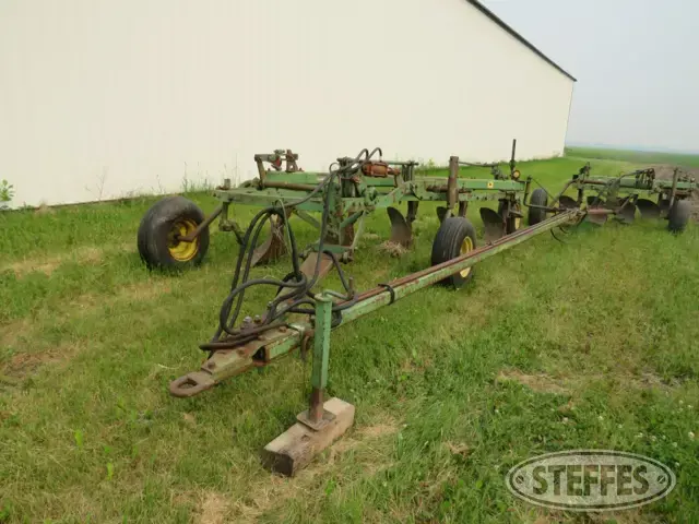 John Deere 3100