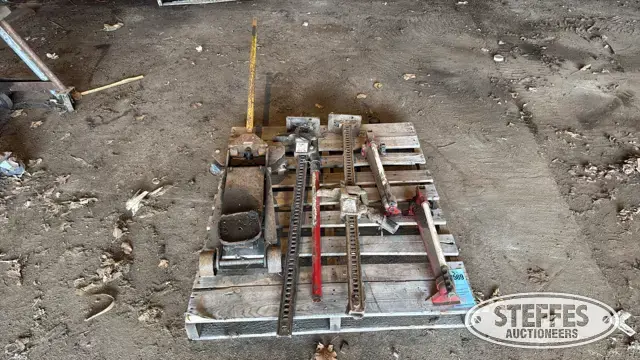 (2) Hi-lift HL-484