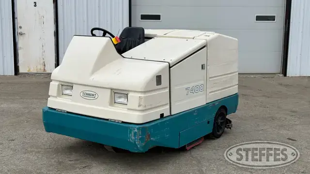 2000 Tennant 7400