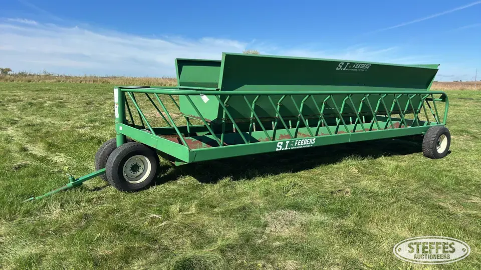 S.I. Feeders Arrow Front Feeders and Bunk