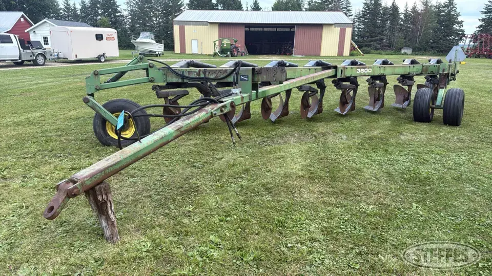 John Deere 3600 Plow