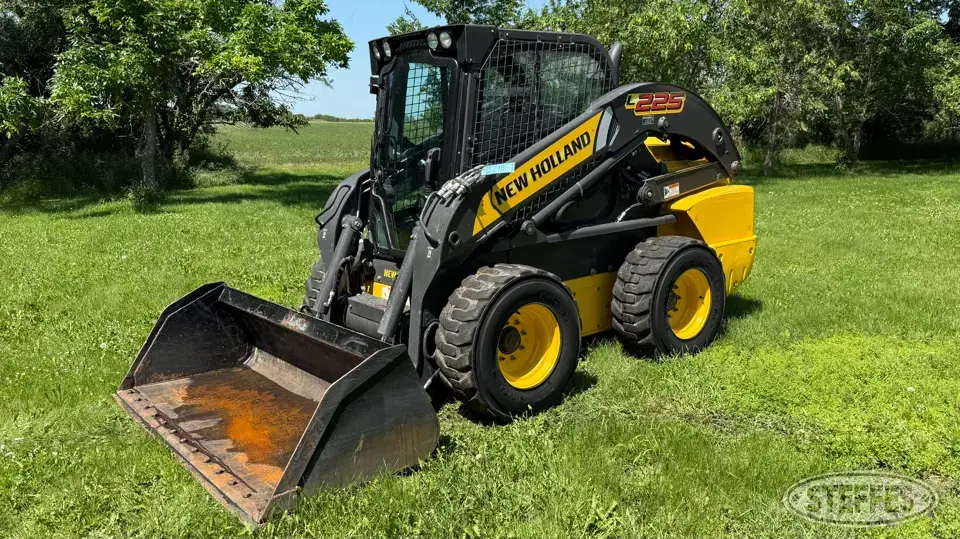 2012 New Holland L225 Wheeled Skid Steer