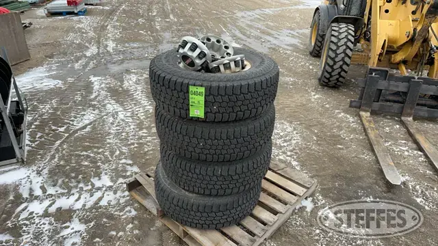 (4) Sumitomo 245/75R16 tires