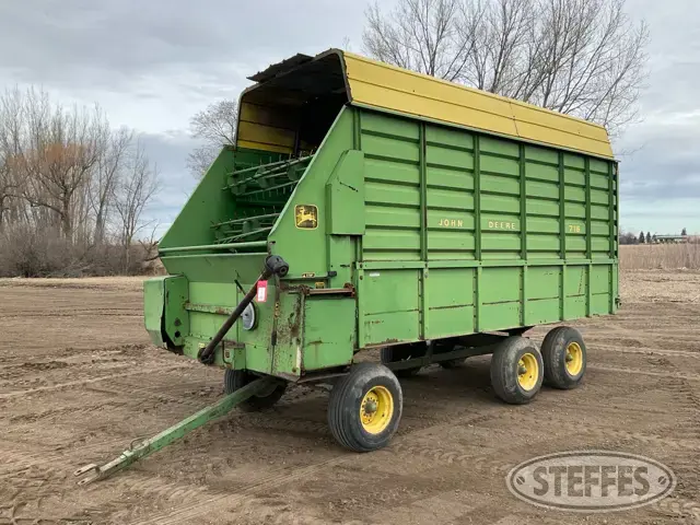 John Deere 716