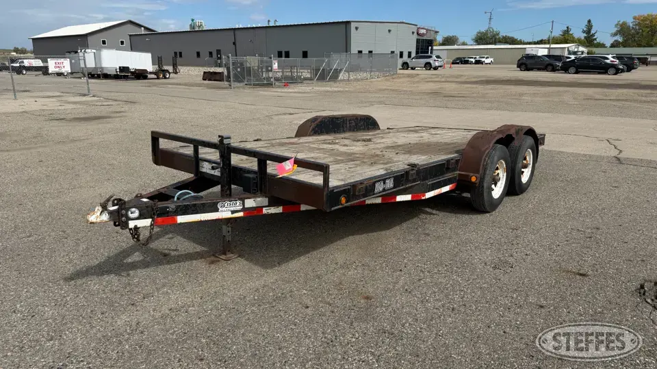 2004 Load Trail tandem axle equipment trailer Flatbed Trailer