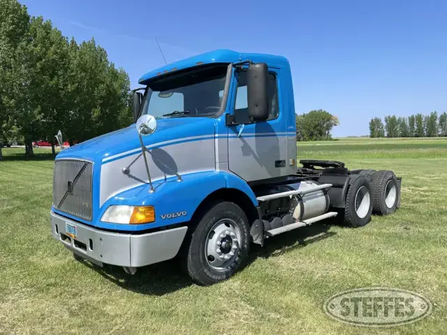 2000 Volvo VNM64T