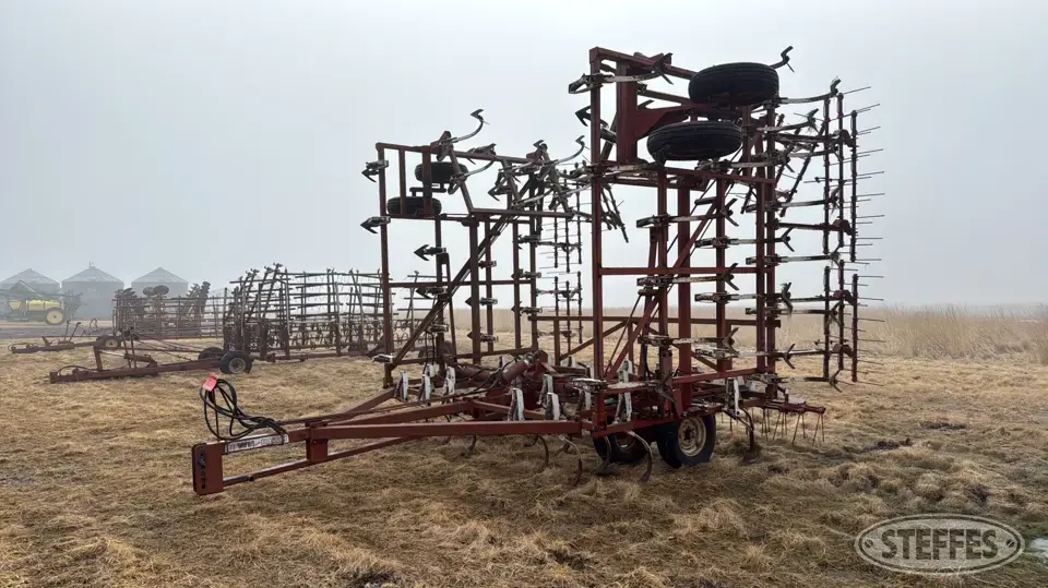 1979 Wil-Rich Field Cultivator
