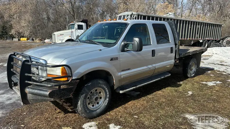 2001 Ford F-350 Super Duty XLT 1 Ton Pickup