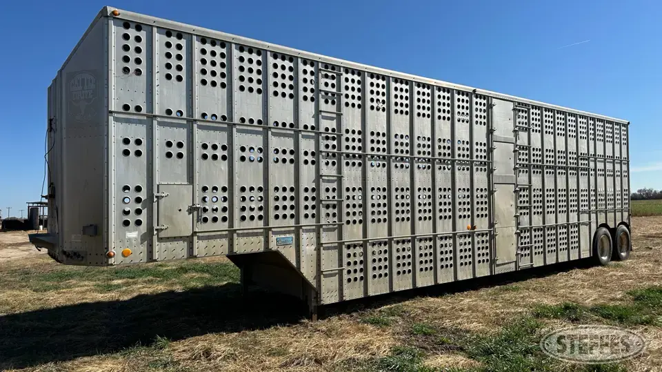 1983 Merritt Semi Livestock Trailer