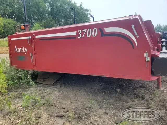 2011 Amity 3700
